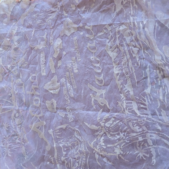 SILK Hawaii Embossed SCARF White/Lavender includes Clasp 26" x 26" Vintage - Picture 2 of 7